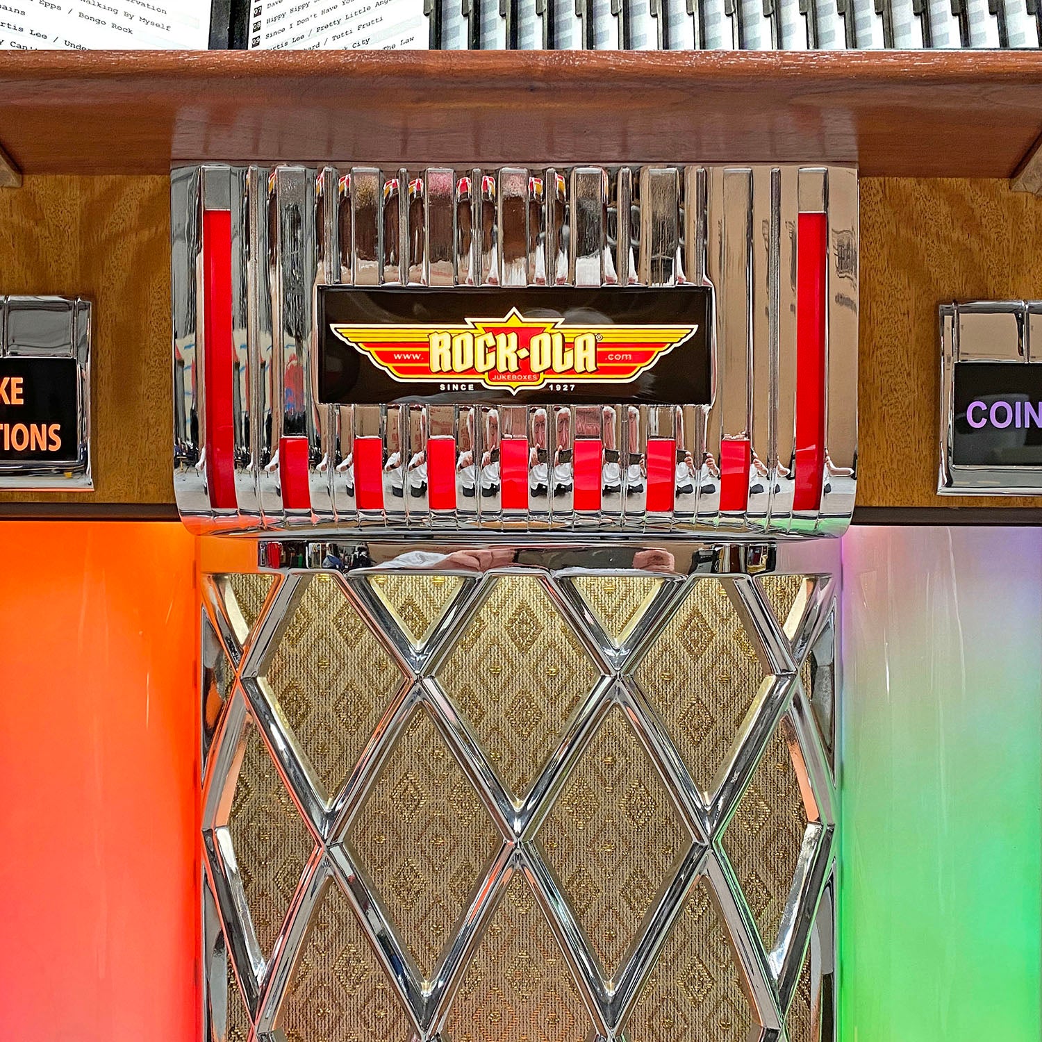 Rock-Ola Bubbler CD Jukebox In Walnut - Gaming Blaze