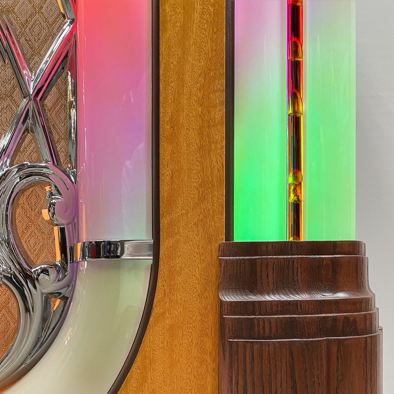 Rock-Ola Authentic Bubbler Vinyl 45 Walnut - Gaming Blaze